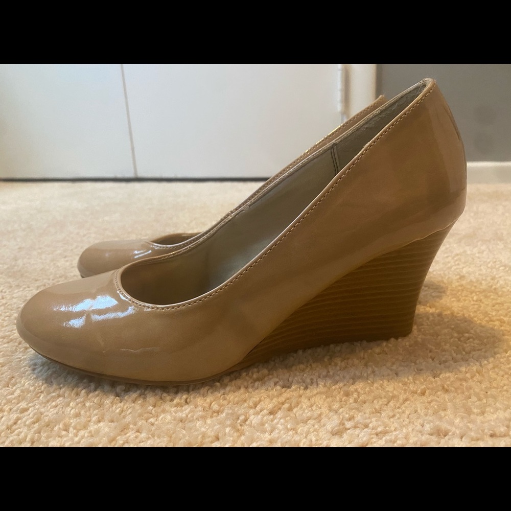 Tan paten leather wedges